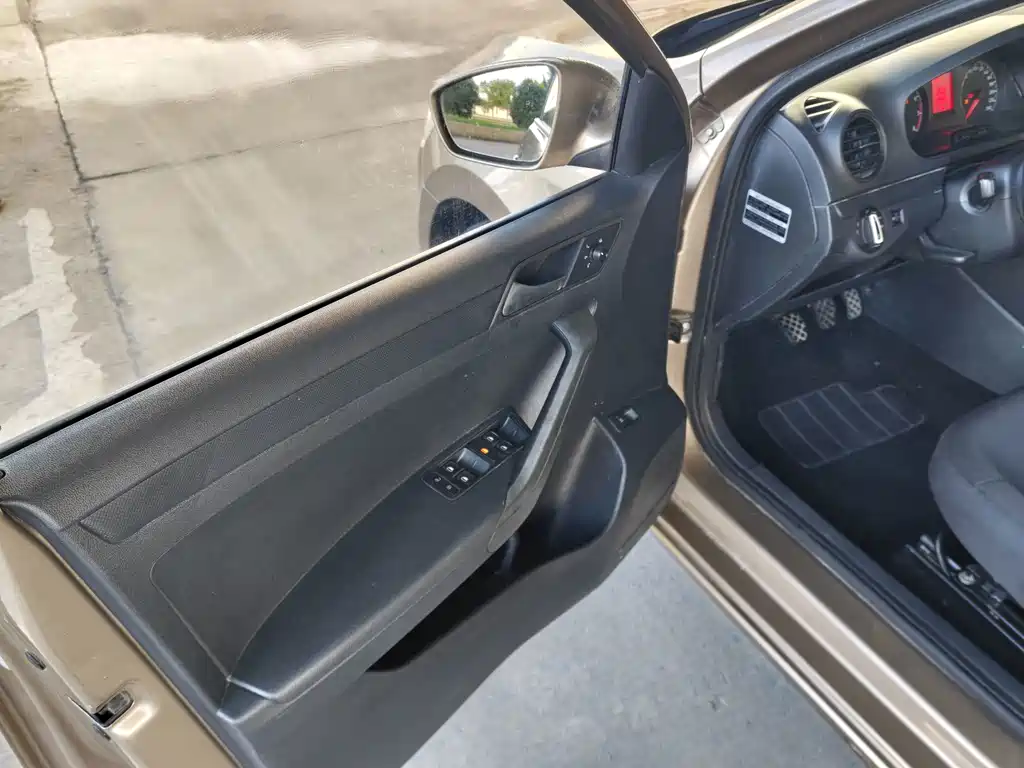 Volkswagen Jetta — миниатюра 10