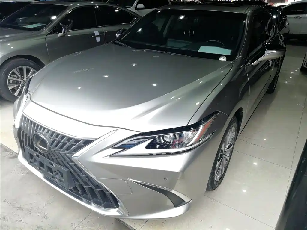 Lexus ES 2022