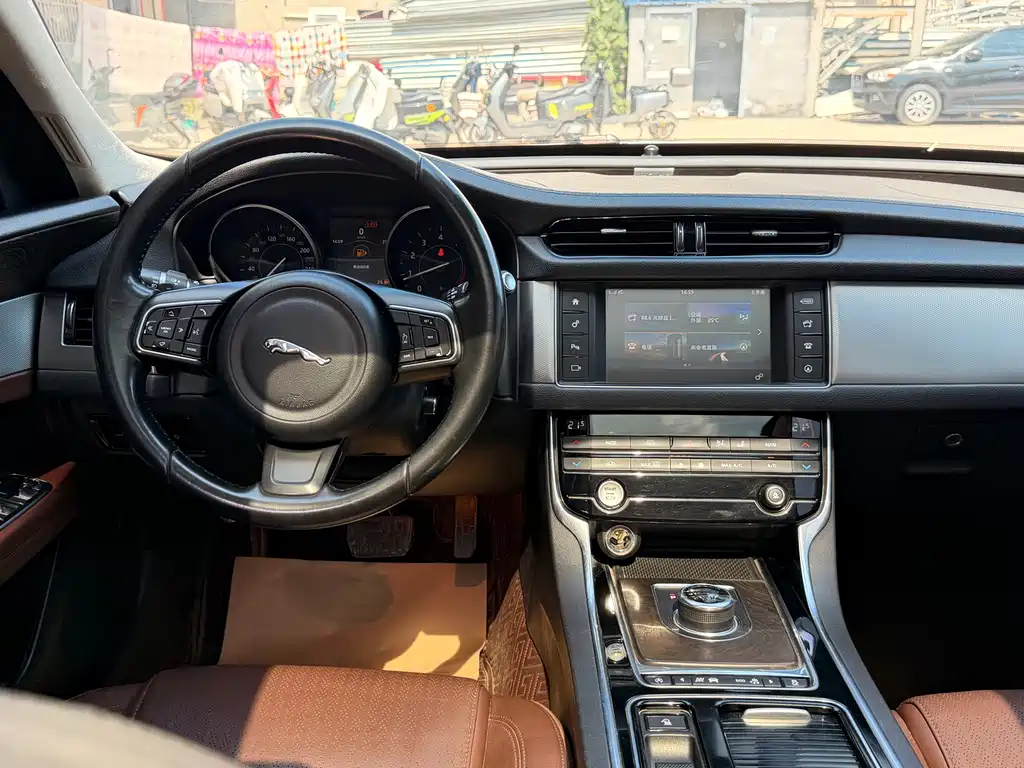 Jaguar XFL — фотографии объявления, Фото 14