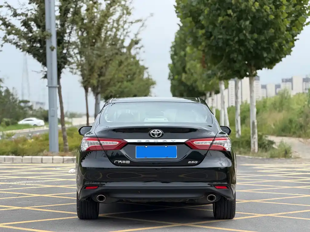 Toyota Camry — миниатюра 8