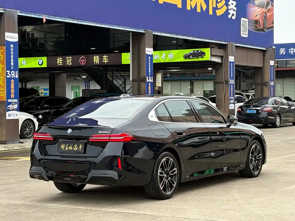 BMW 5 Series — миниатюра 18