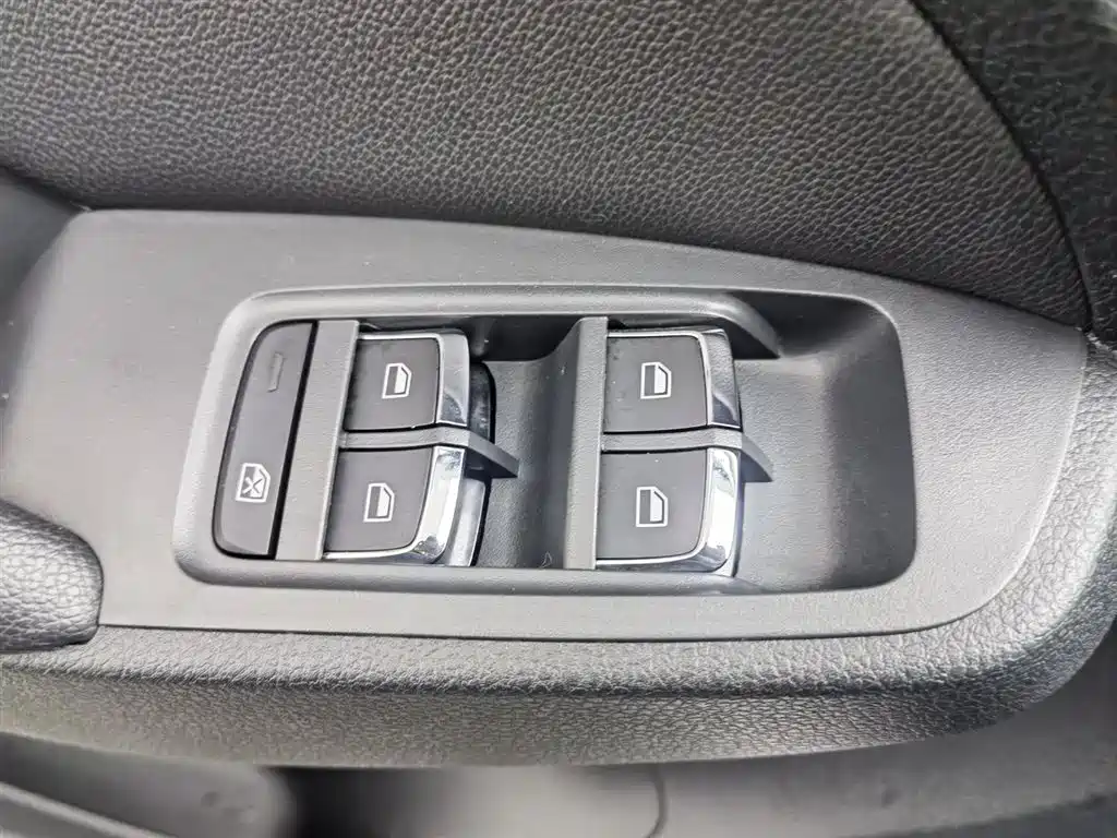 ROEWE RX5 NEW ENERGY