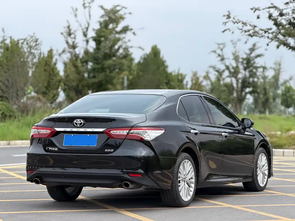 Toyota Camry — миниатюра 7