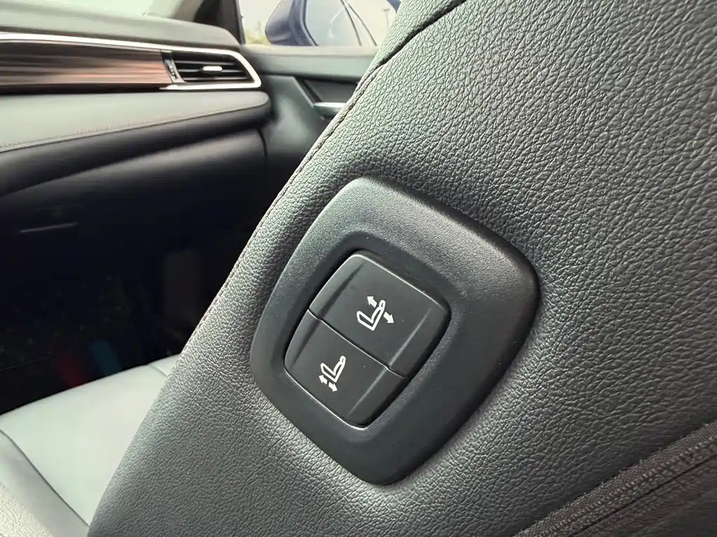 Toyota Camry — миниатюра 18