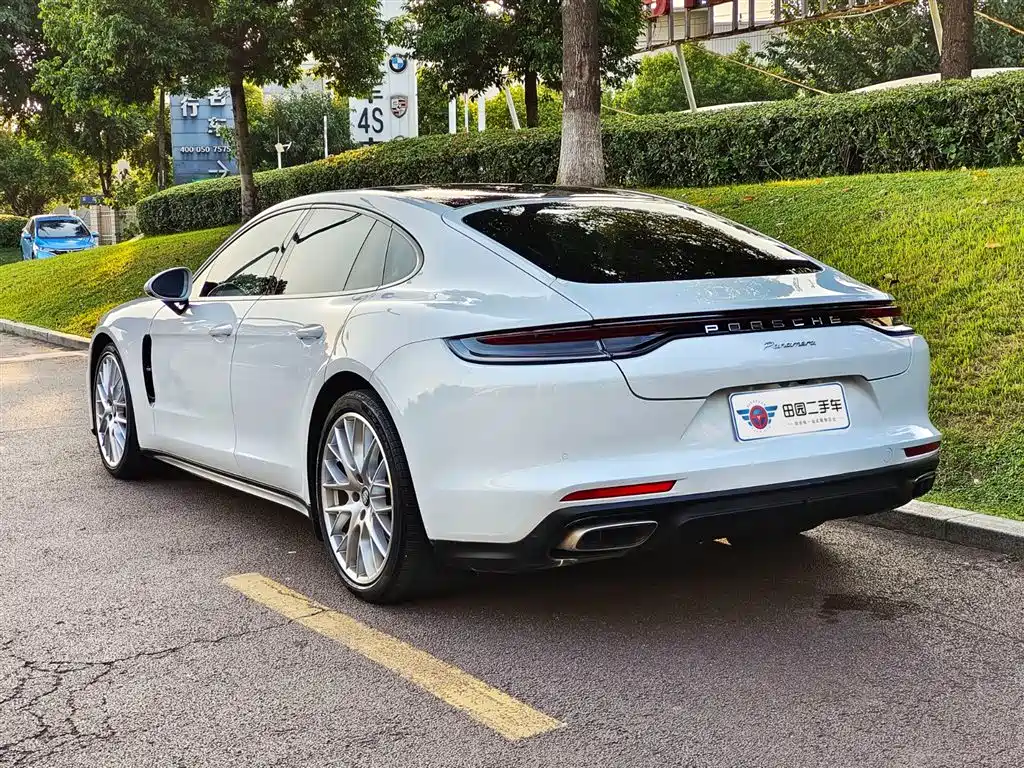 PORSCHE PANAMERA