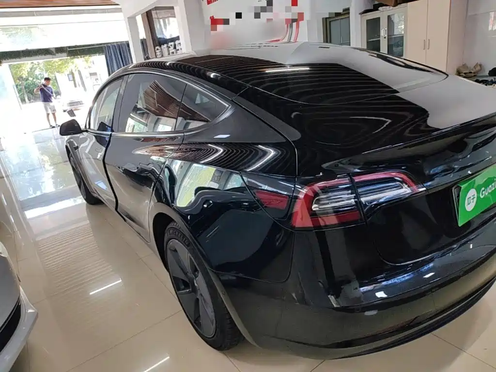 Tesla Model 3 — миниатюра 5