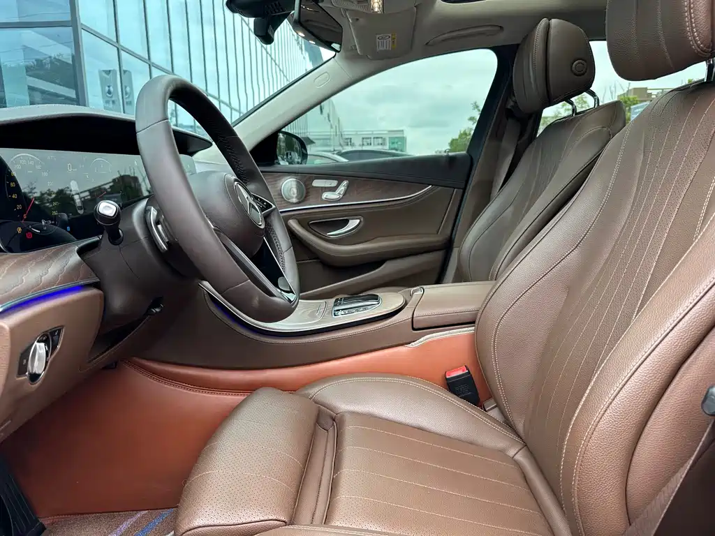 Mercedes-Benz E-Class — миниатюра 5