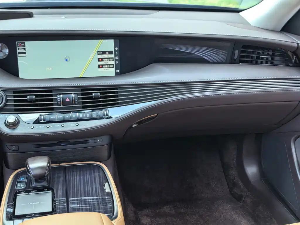 Lexus LS — миниатюра 12