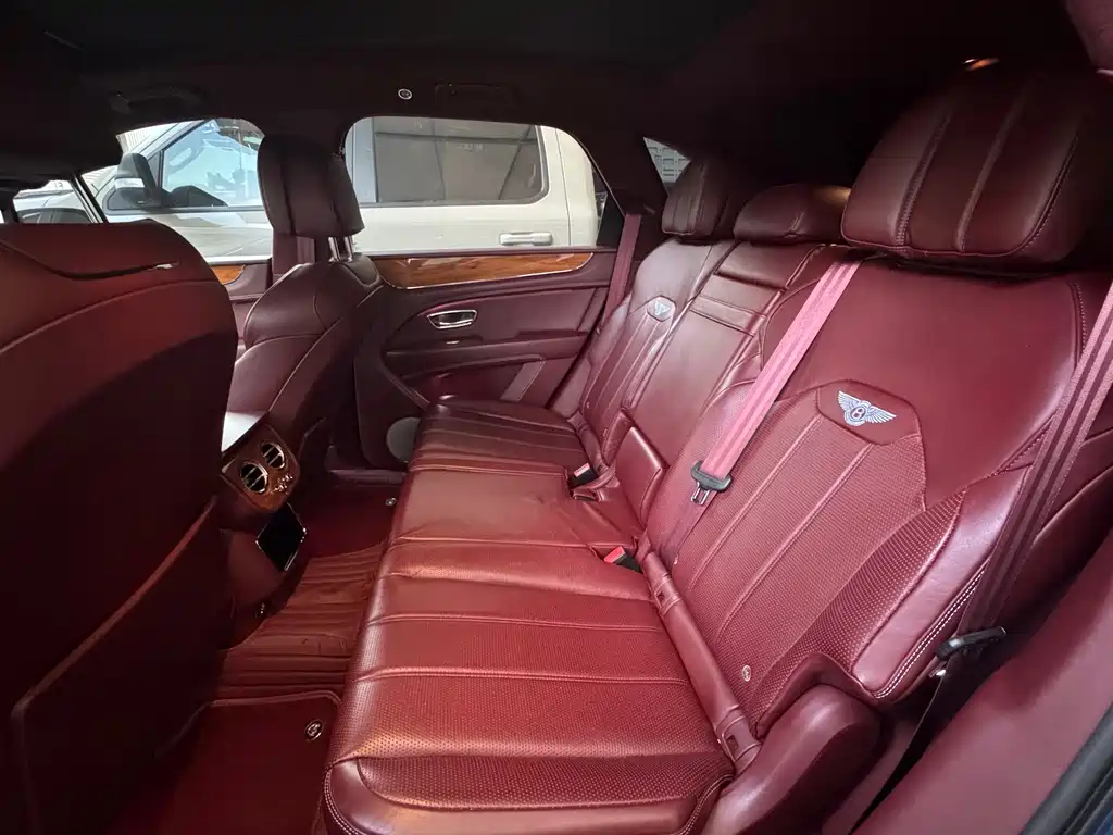 Bentley Bentayga — миниатюра 5