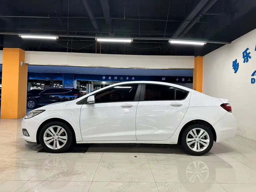 Chevrolet Cruze — миниатюра 16