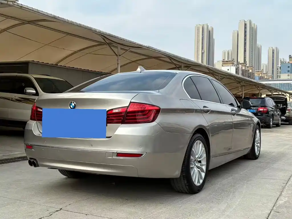 BMW 5 Series — миниатюра 7