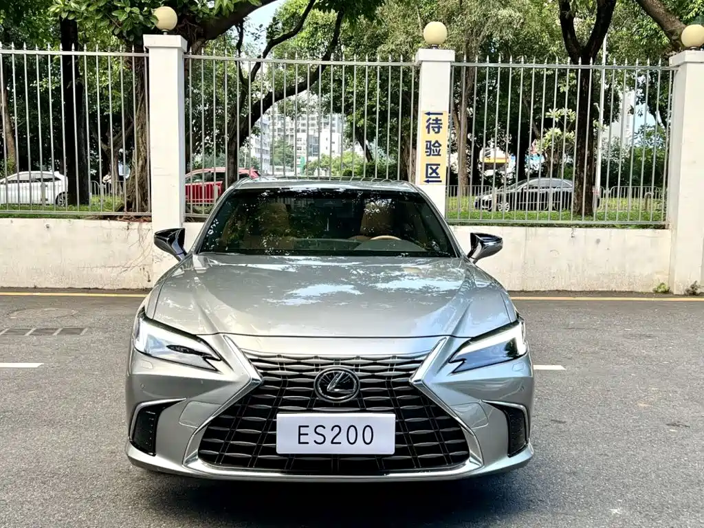 Lexus ES — миниатюра 2