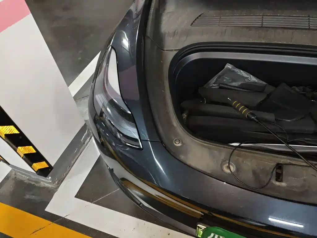 Tesla Model Y — миниатюра 21