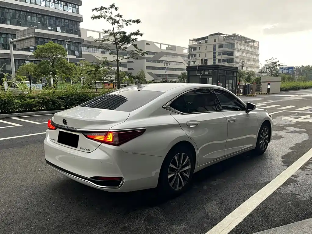 Lexus ES — миниатюра 5