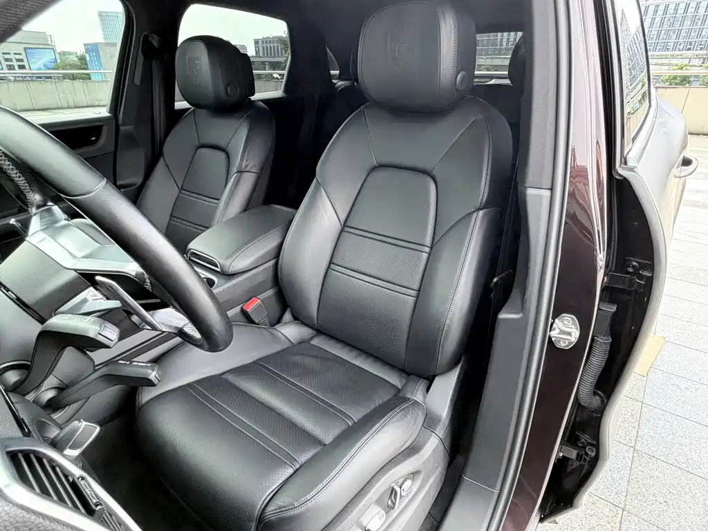 Porsche Cayenne — миниатюра 10