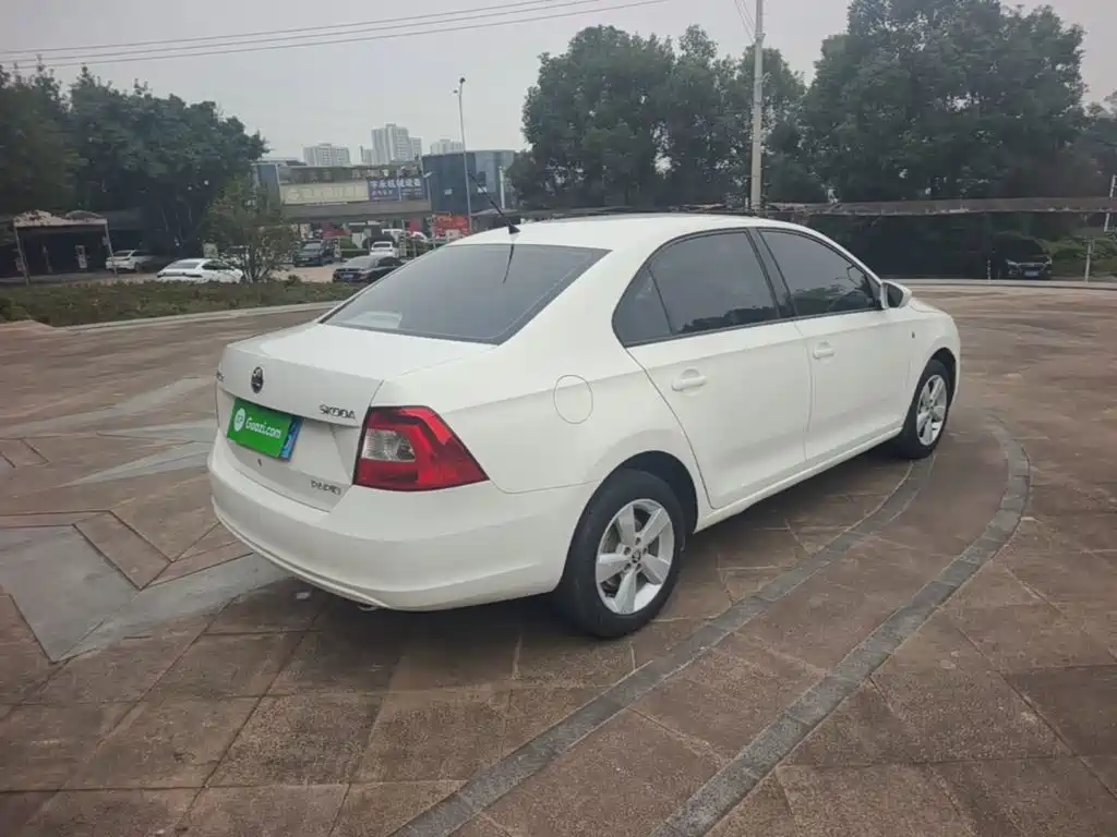 Skoda Rapid — миниатюра 7