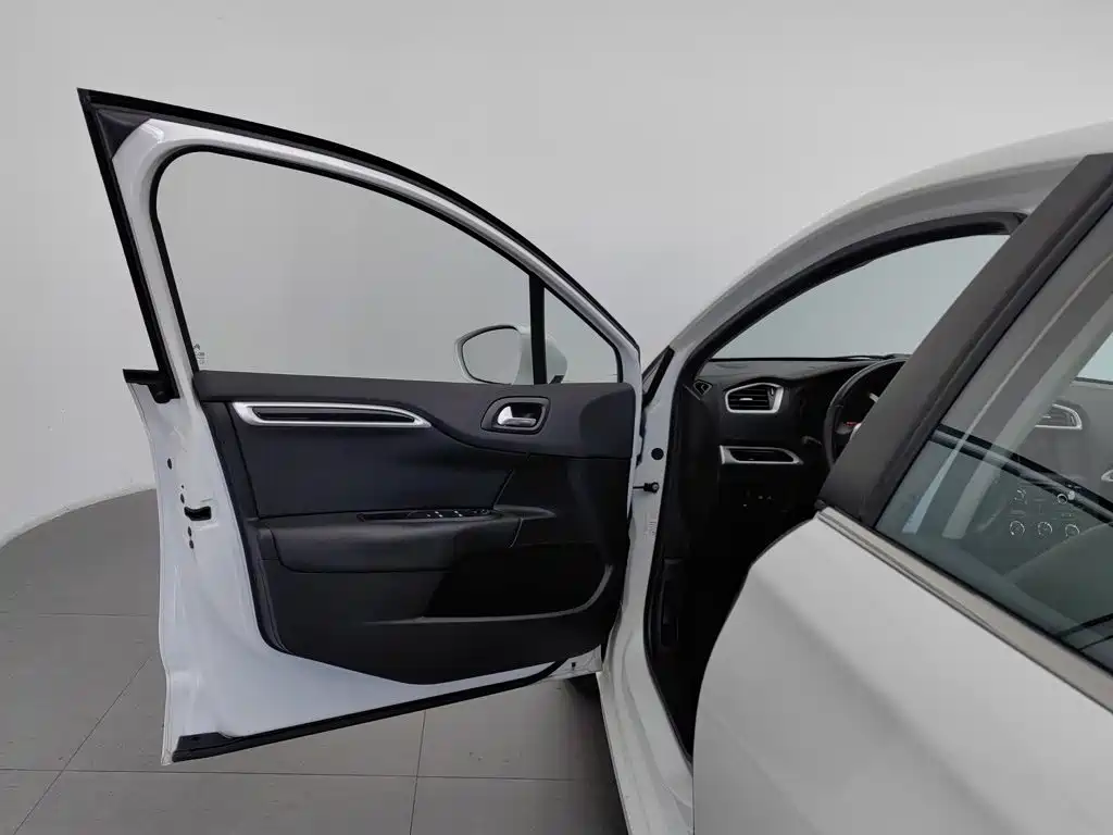Citroen C4L — миниатюра 8