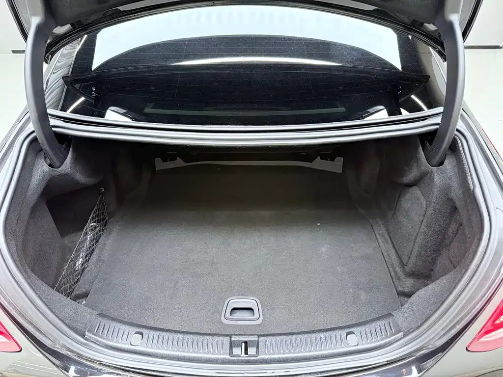 Mercedes-Benz E-Class — миниатюра 7