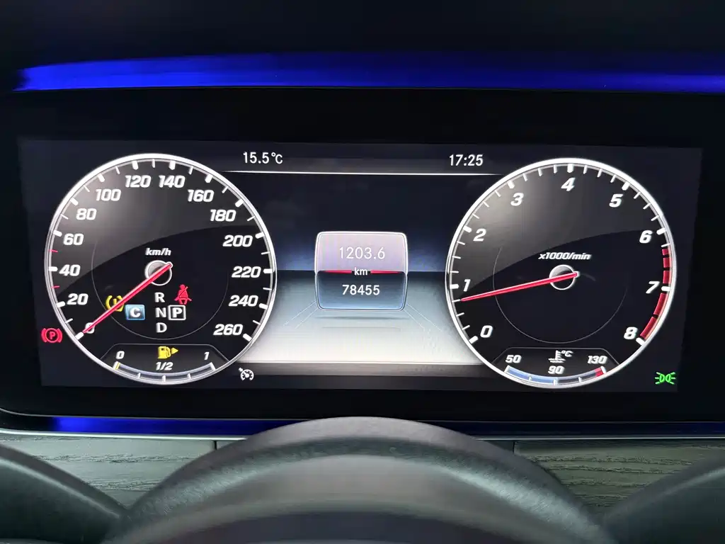 Mercedes-Benz E-Class — миниатюра 11