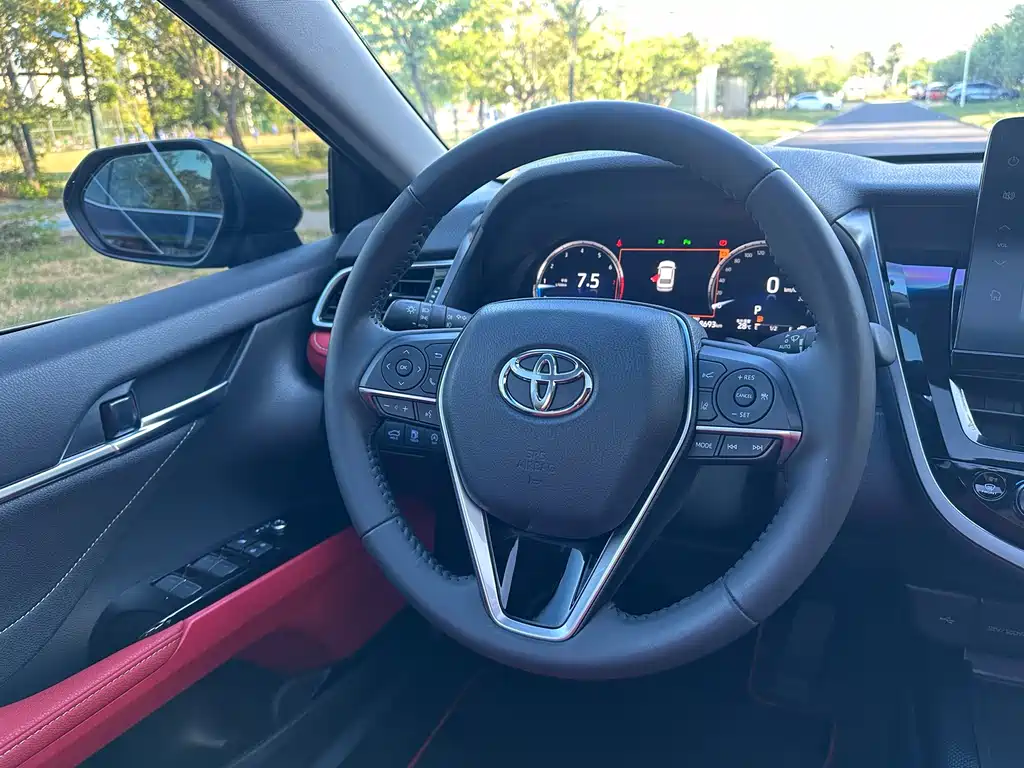 Toyota Camry — миниатюра 10