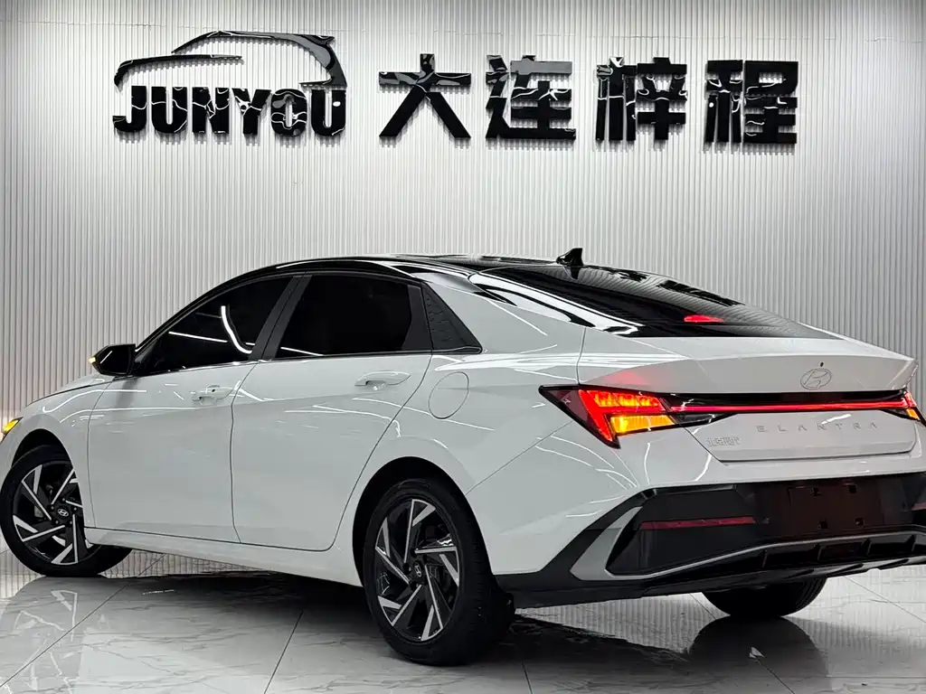 Hyundai Elantra — миниатюра 6