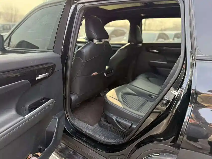 Toyota Crown Kluger — миниатюра 8