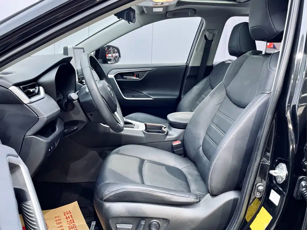 Toyota RAV4 — миниатюра 9