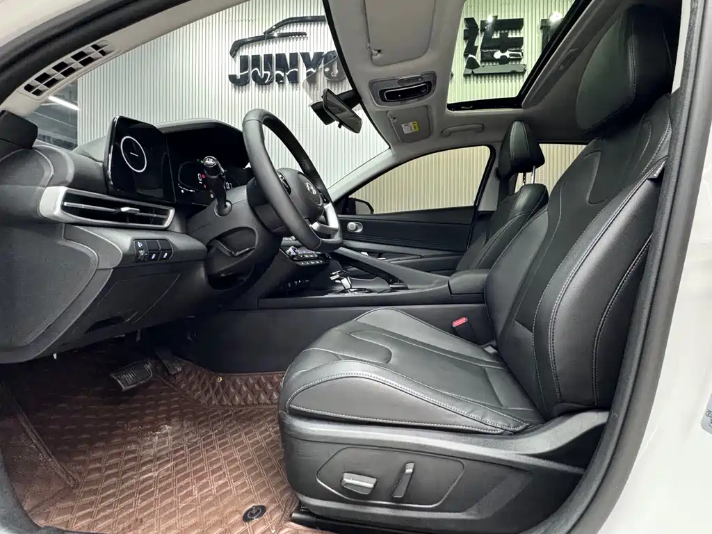 Hyundai Elantra — миниатюра 9
