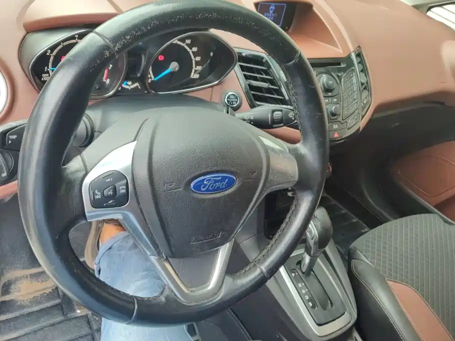 Ford Fiesta — миниатюра 12