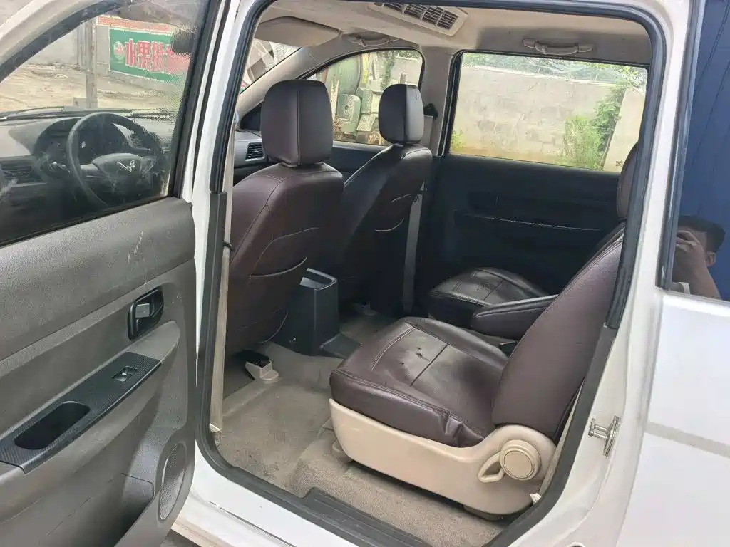 Wuling Hongguang — миниатюра 8