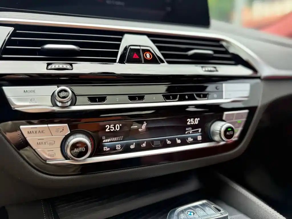 BMW 5 Series — миниатюра 13
