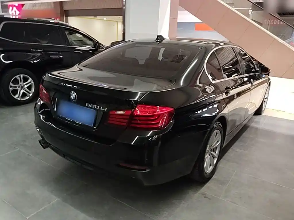 BMW 5 Series — миниатюра 7