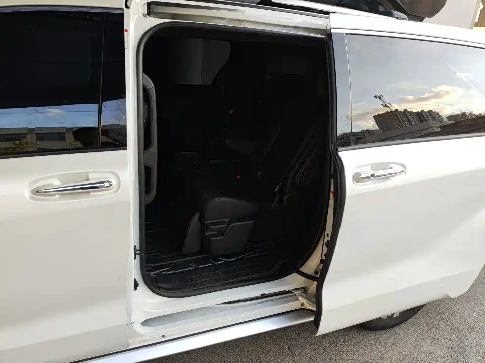 Toyota Granvia — миниатюра 4