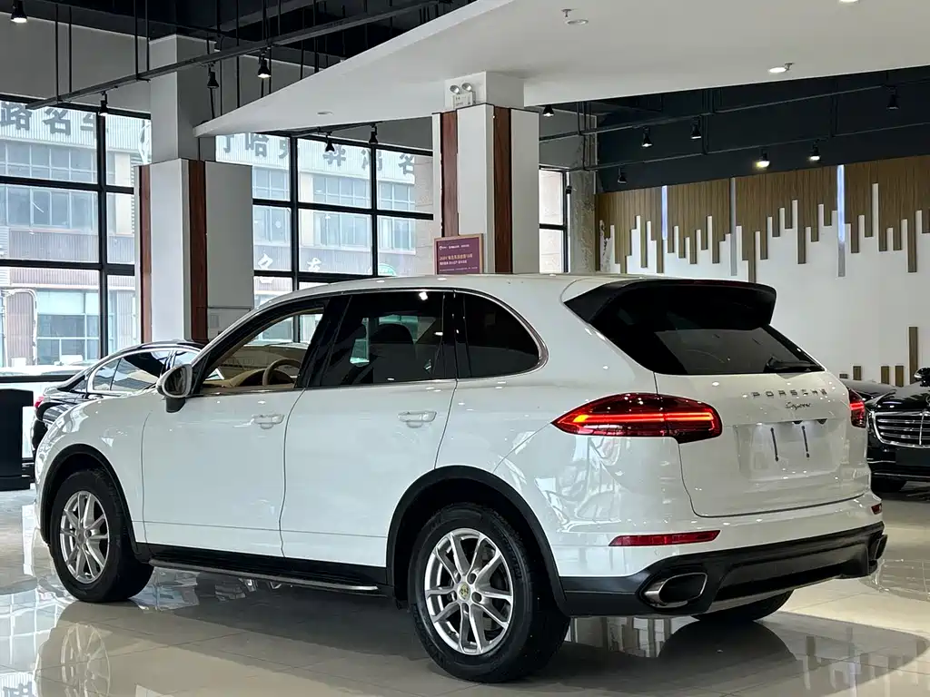 Porsche Cayenne — миниатюра 31