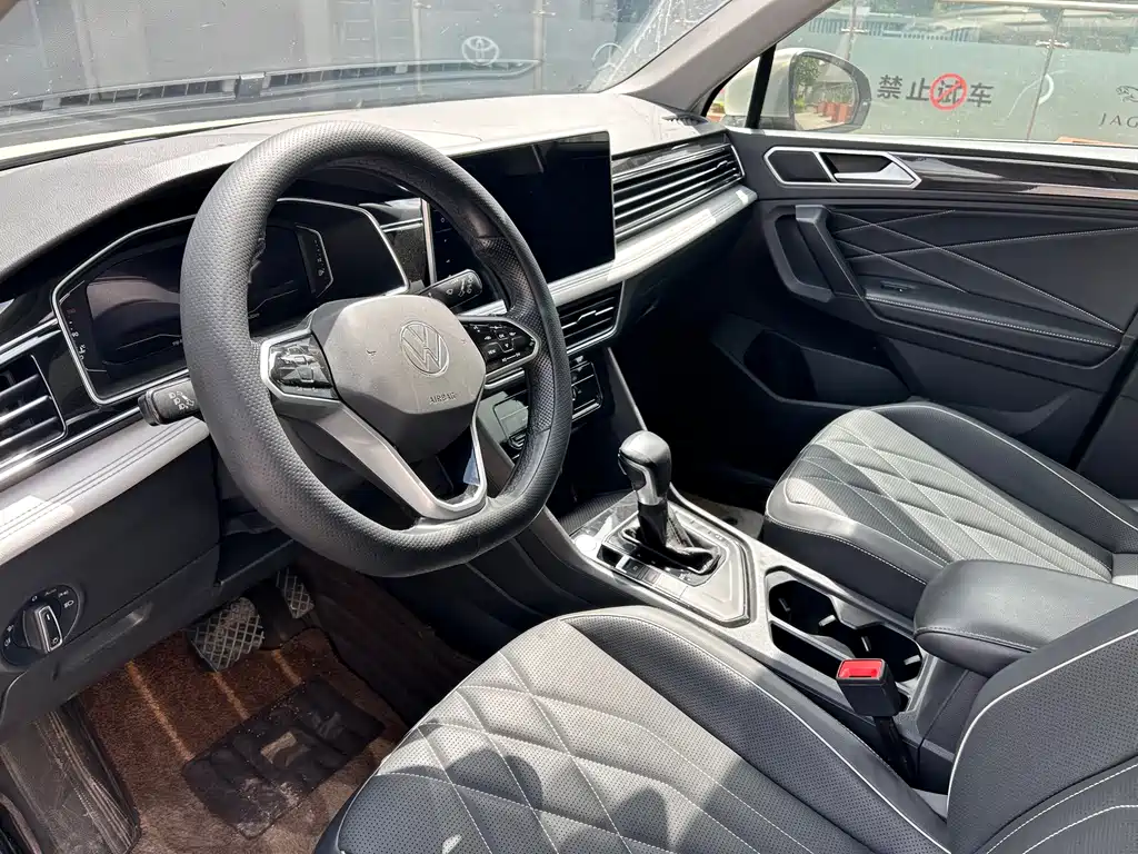 Volkswagen Tiguan L — миниатюра 10