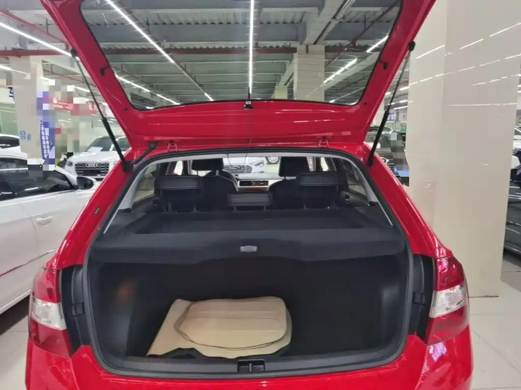 Skoda Rapid Spaceback — миниатюра 19