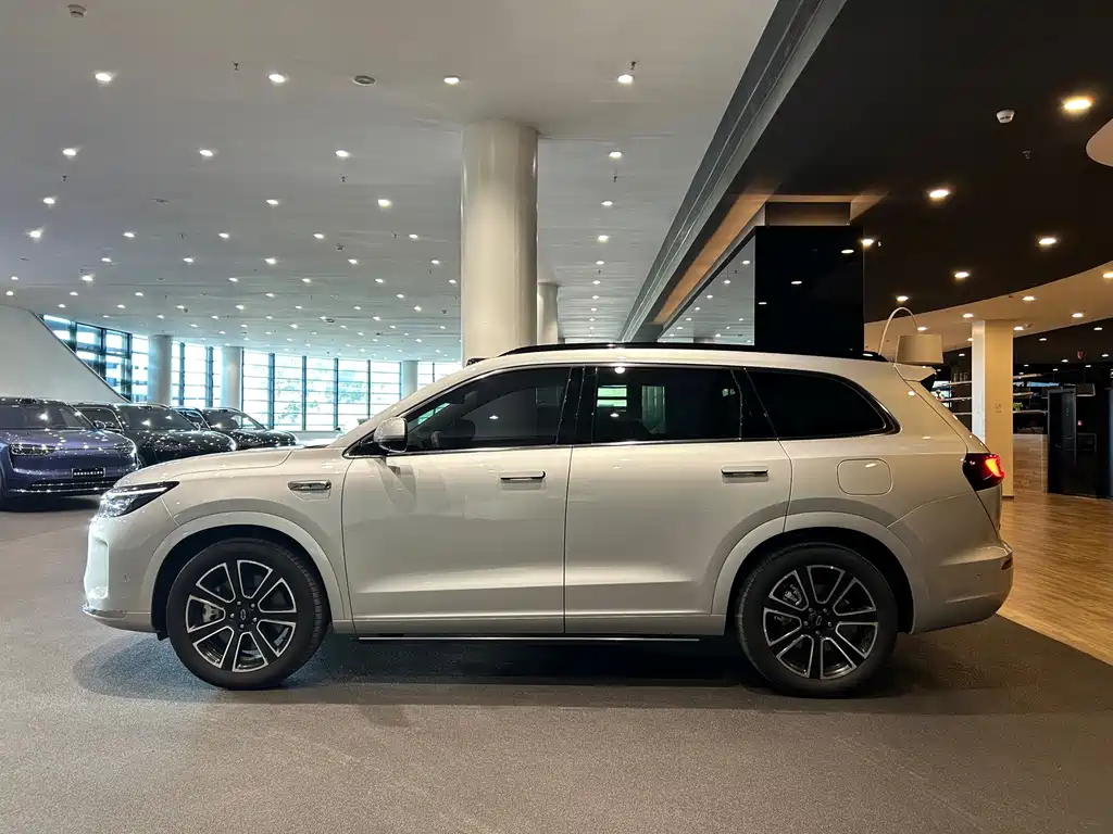 AITO Wenjie AITO M7 — миниатюра 4