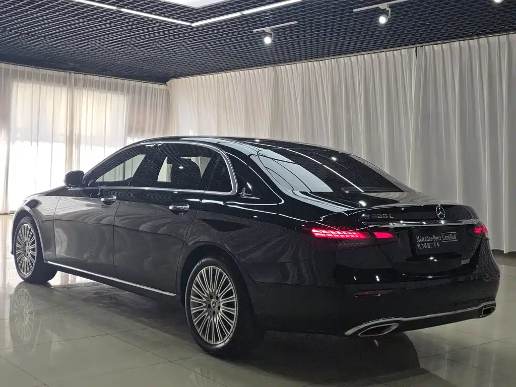 Mercedes-Benz E-Class — миниатюра 8