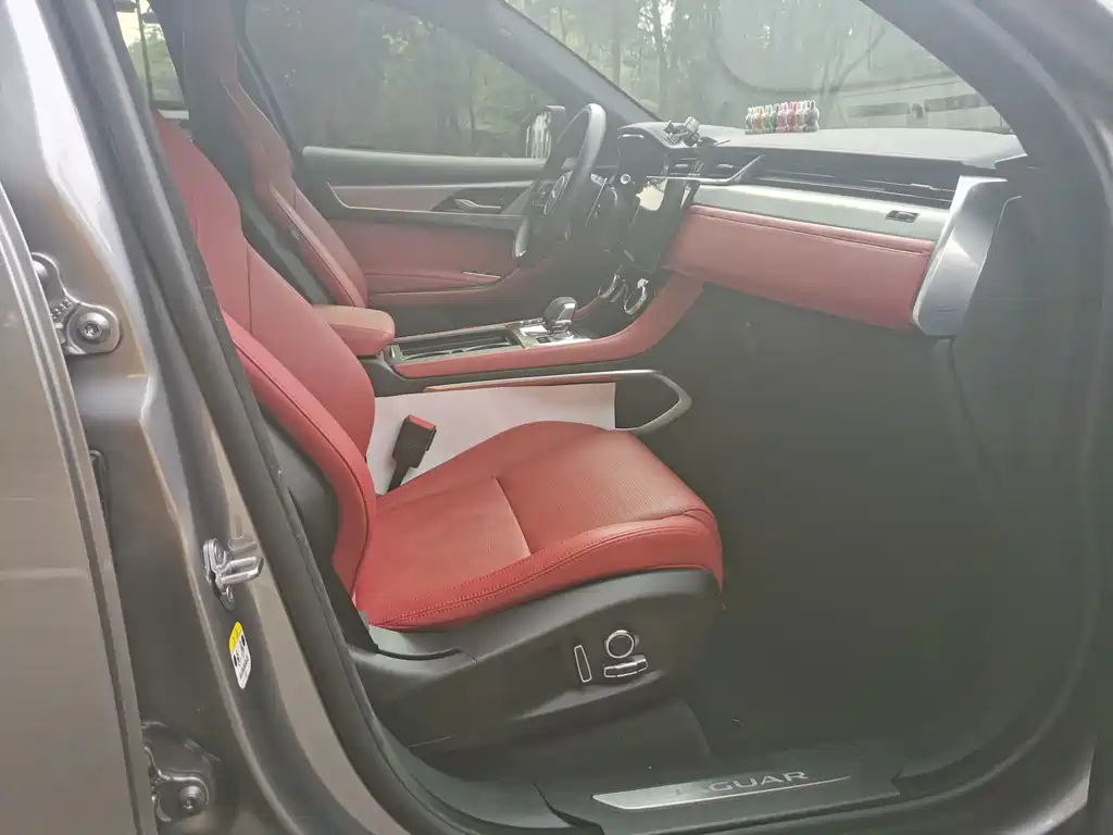 Jaguar F-PACE — миниатюра 12