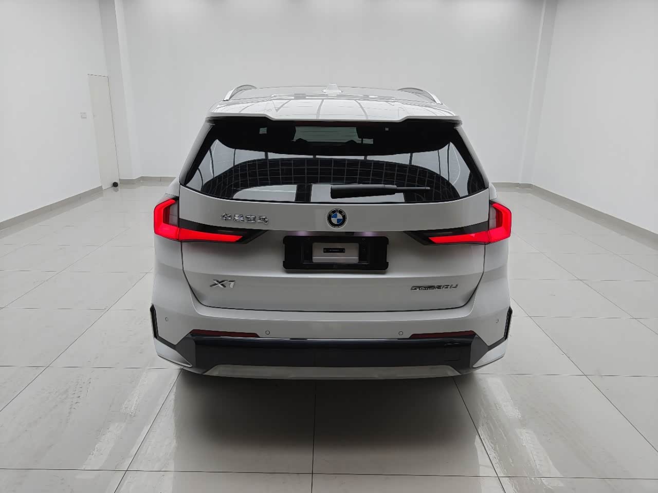 BMW X1 1.5 л 2023 г. Белый, пробег 15000 км
