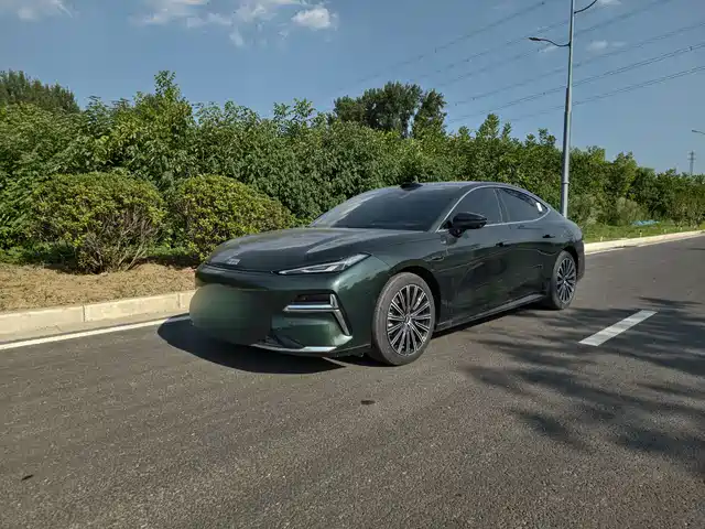 2025 Geely Galaxy Xingyao 8