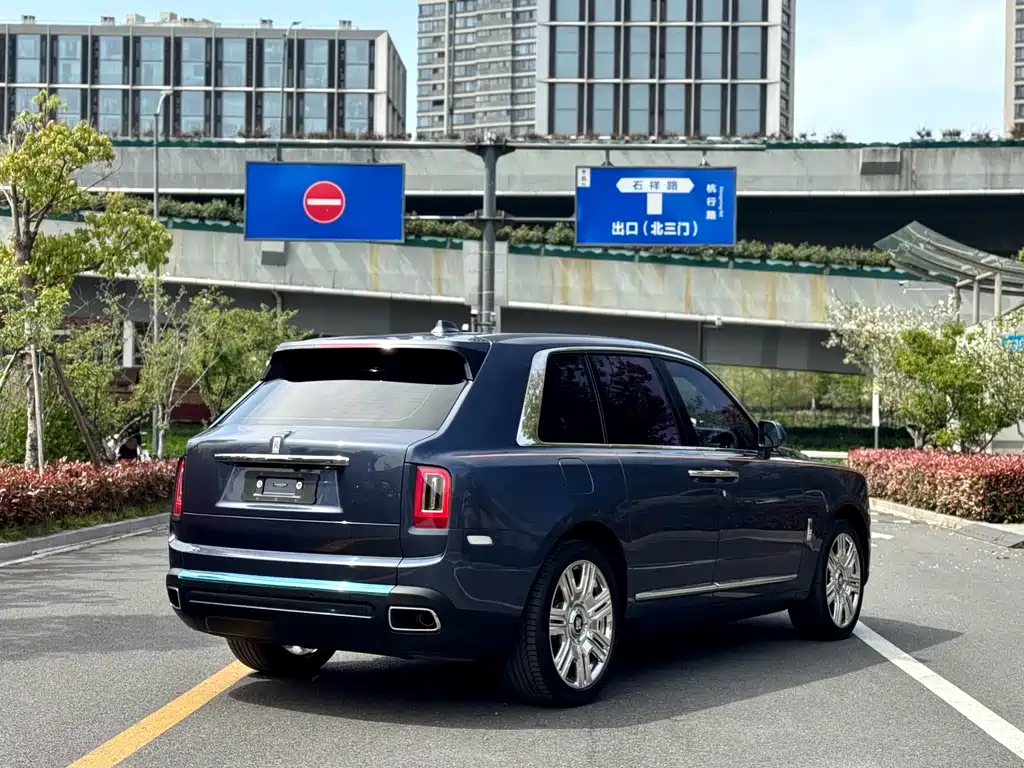 Rolls-Royce Cullinan 2018 мест