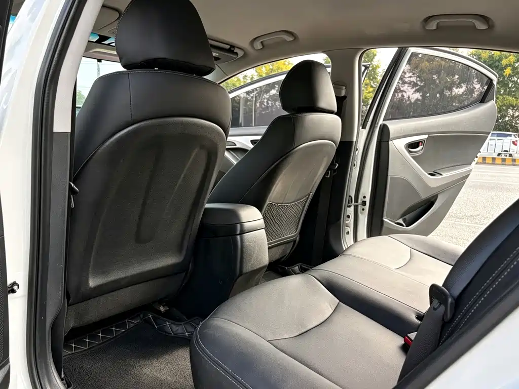 Hyundai Elantra Langdong — миниатюра 12