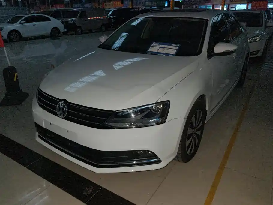 Volkswagen Sagitar 2018