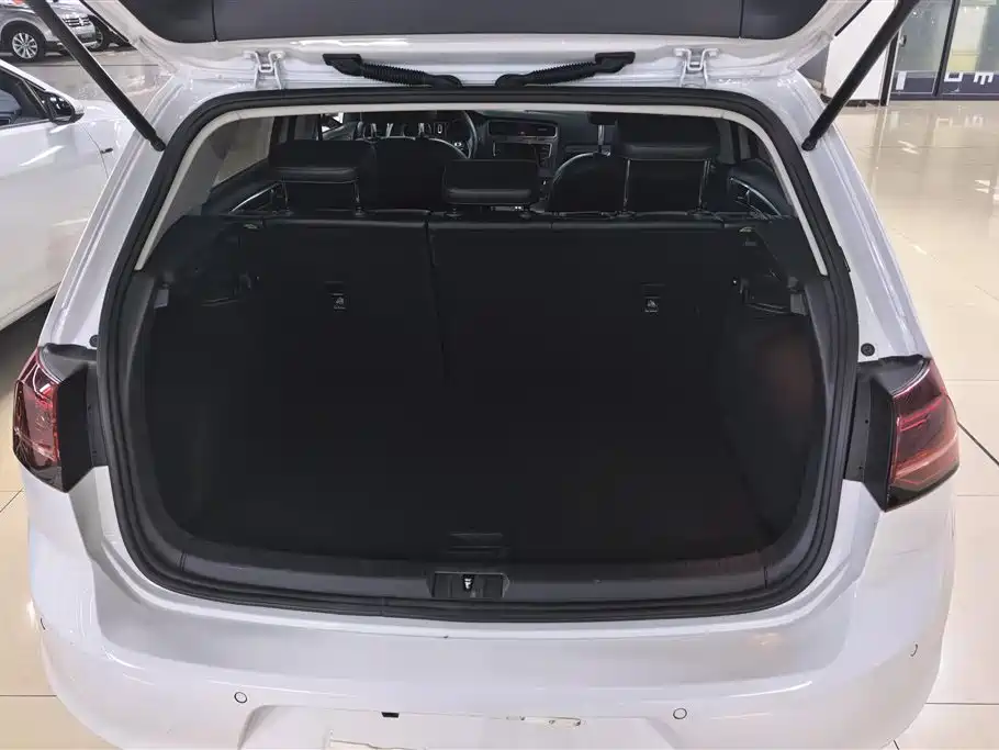 Volkswagen Golf 2016 230TSI AT Luxury