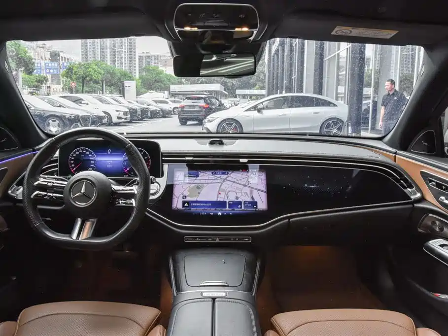 Mercedes-Benz E-Class — миниатюра 16