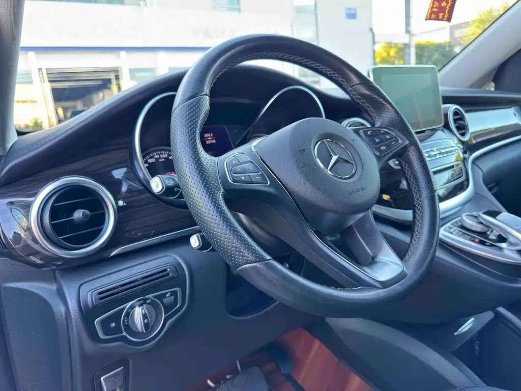 Mercedes-Benz V-Class — миниатюра 12