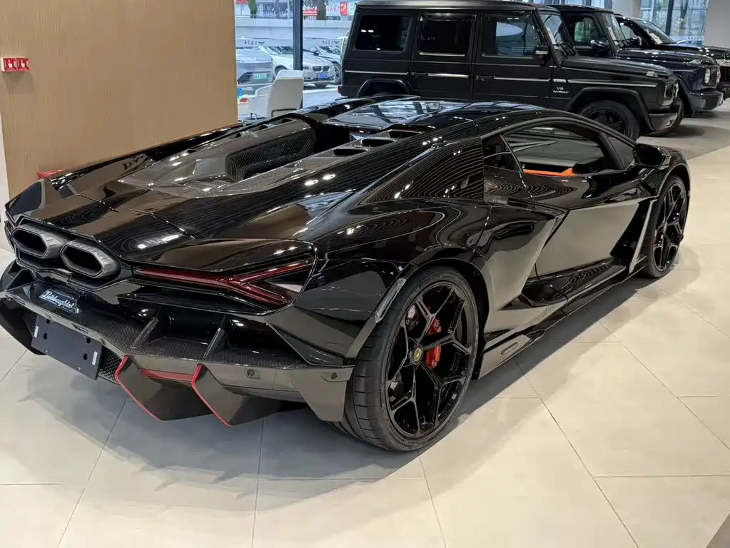 Lamborghini Revuelto — миниатюра 3