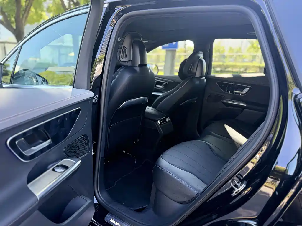 Mercedes-Benz EQE SUV — миниатюра 13