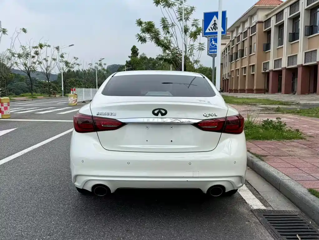 Infiniti Q50L 2018 2.0T VI